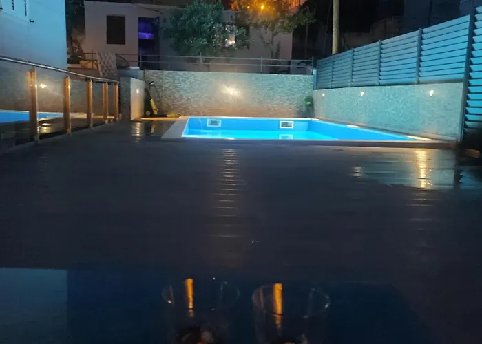 Pool Me Up!